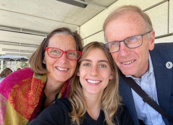 nathalie morris with her parents