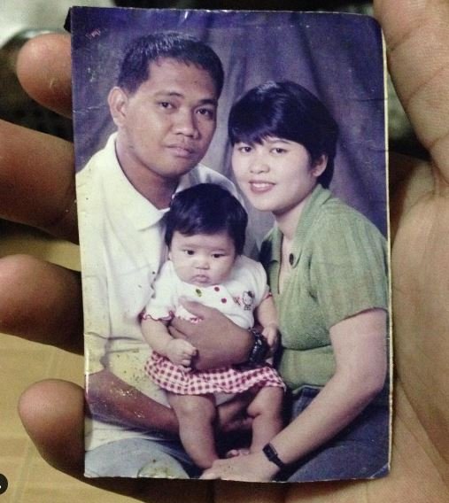 dimdim pacres childhood picture with her parents