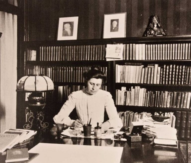 Who did Ida Tarbell Write About?